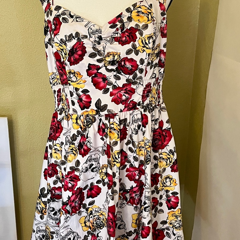 Hot Topic - Skull 💀 Rose 🌹 and Pistol Dress